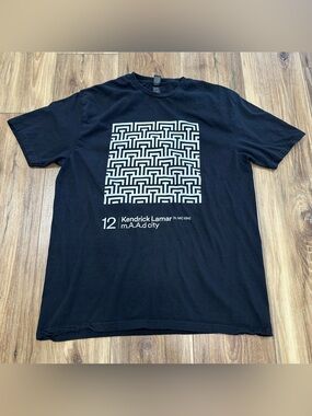 Kendrick Lamar Ft. MC Eiht m.A.A.d city 2012 Maze Graphic Gildan Shirt, Black, L